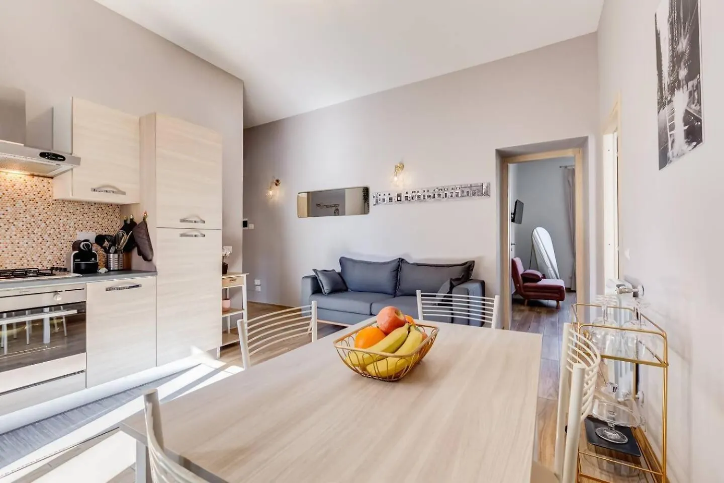 Bright And Spacious 2Bdr Apartment Rom
